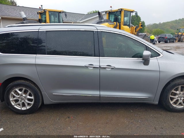 Chrysler Pacifica Touring L