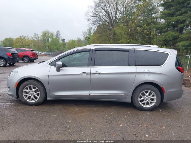 Chrysler Pacifica Touring L