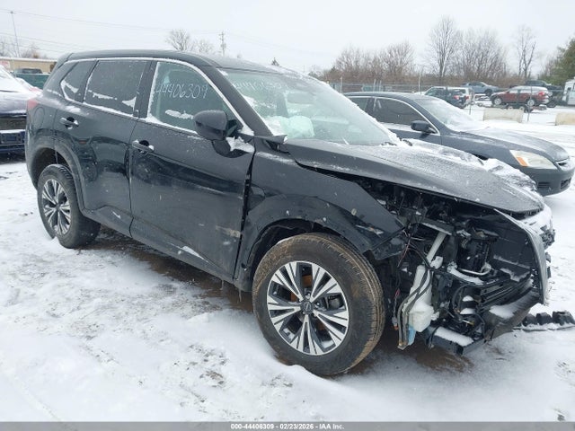 Salvage Nissan Rogue Image