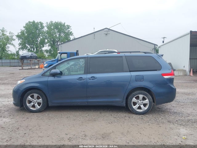 Toyota Sienna Le V6 8 Passenger