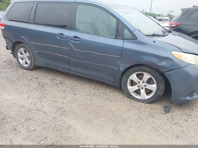 Toyota Sienna Le V6 8 Passenger