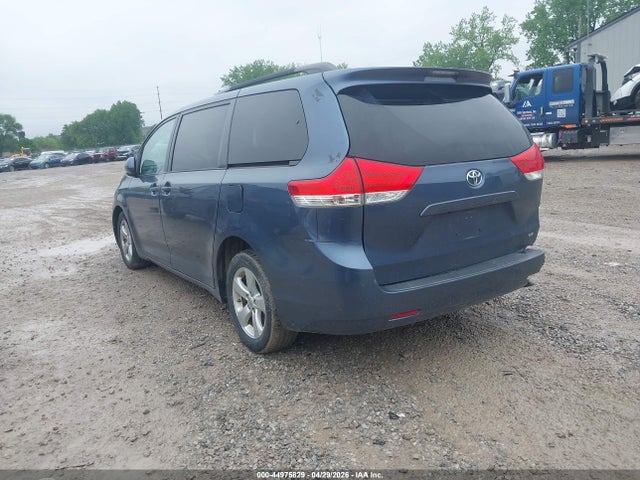 Toyota Sienna Le V6 8 Passenger