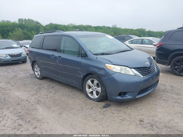 Salvage Toyota Sienna Image