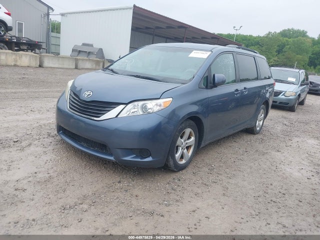 Toyota Sienna Le V6 8 Passenger