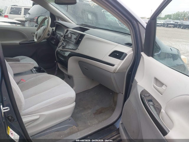 Toyota Sienna Le V6 8 Passenger