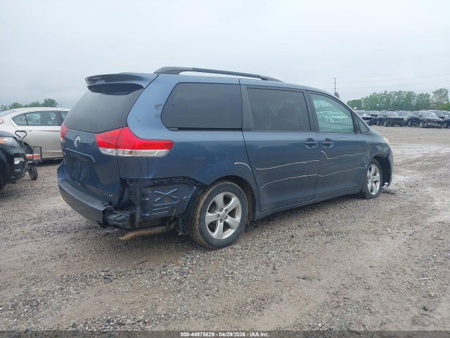 Toyota Sienna Le V6 8 Passenger