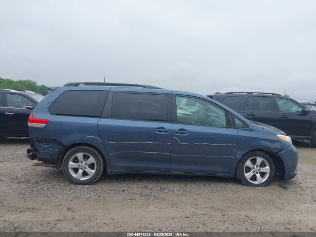 Toyota Sienna Le V6 8 Passenger