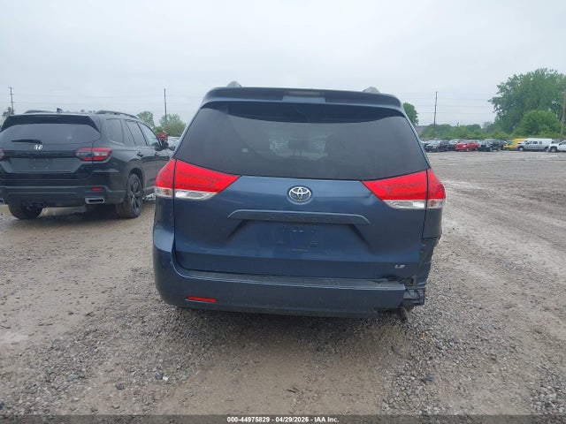Toyota Sienna Le V6 8 Passenger