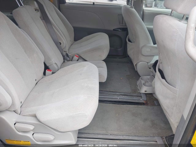 Toyota Sienna Le V6 8 Passenger