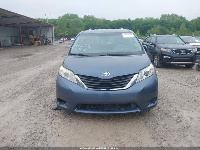 Toyota Sienna Le V6 8 Passenger