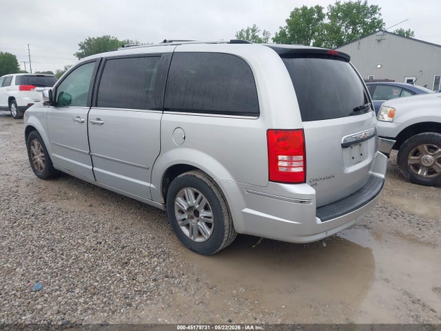 Chrysler Town & Country Limited