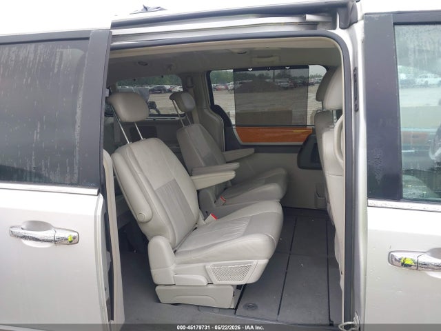 Chrysler Town & Country Limited