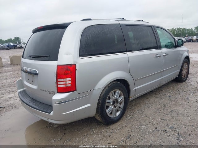 Chrysler Town & Country Limited