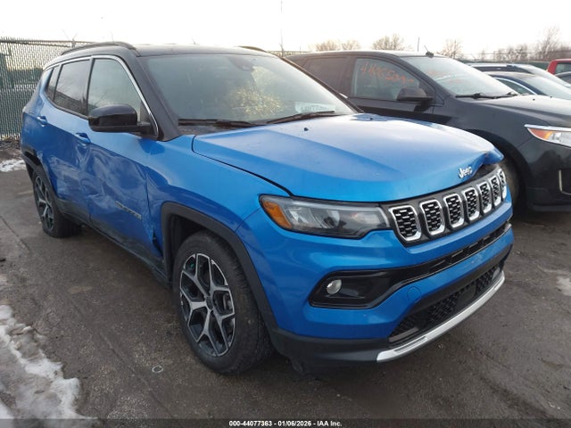 Salvage Jeep Compass Image