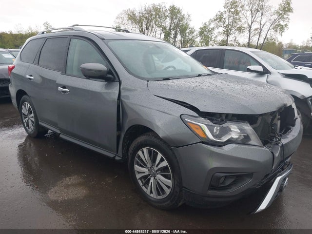 Salvage Nissan Pathfinder Image