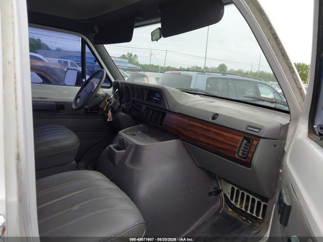 Dodge Ram Van B2500