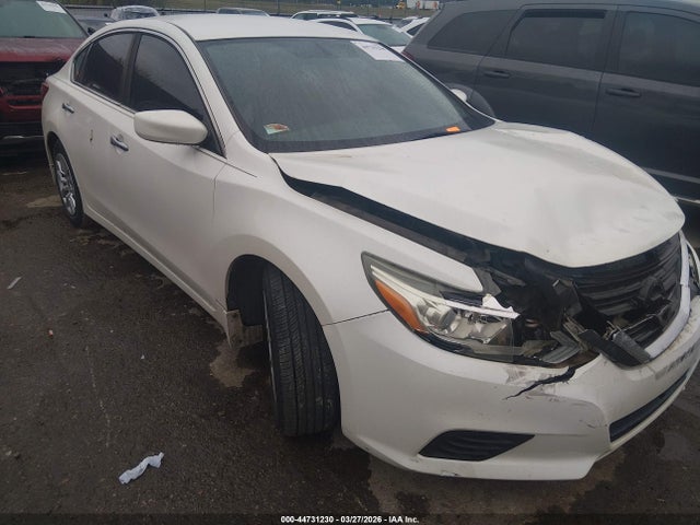 Salvage Nissan Altima Image
