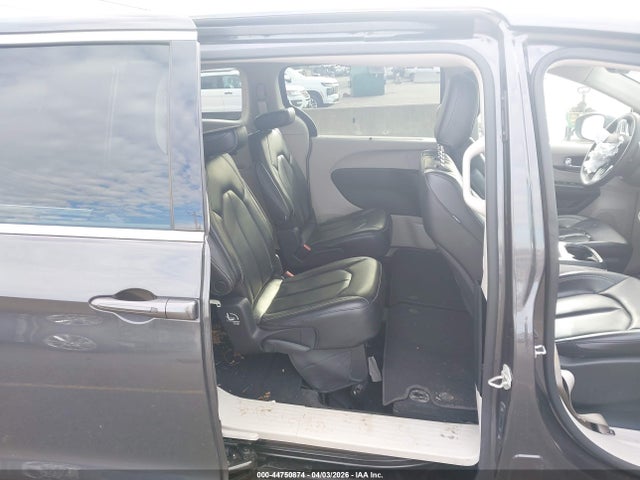 Chrysler Pacifica Touring L