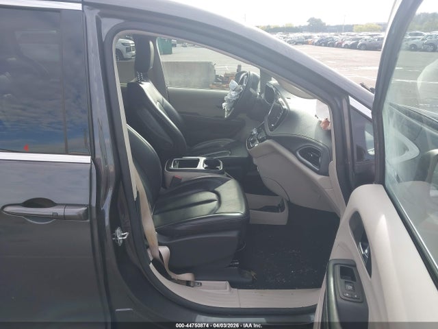 Chrysler Pacifica Touring L