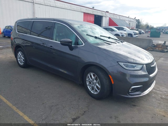 Salvage Chrysler Pacifica Image