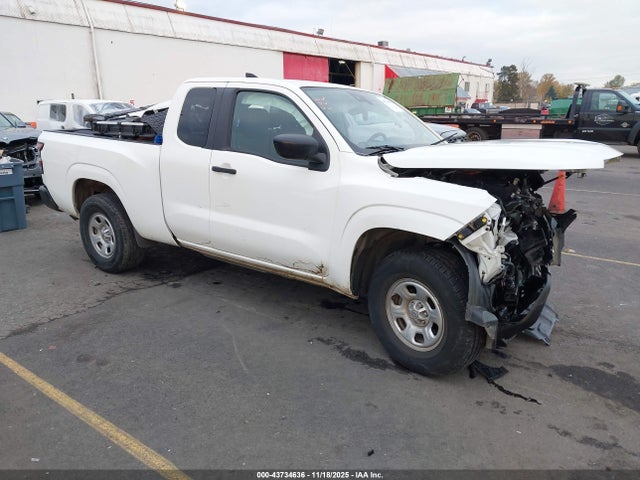 Salvage Nissan Frontier Image