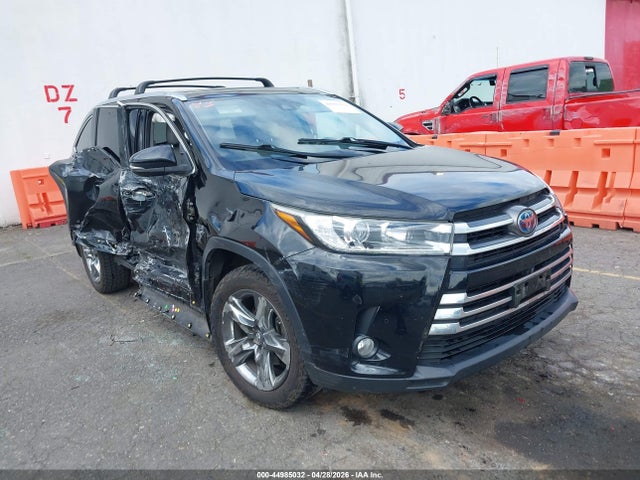 Salvage Toyota Highlander Image