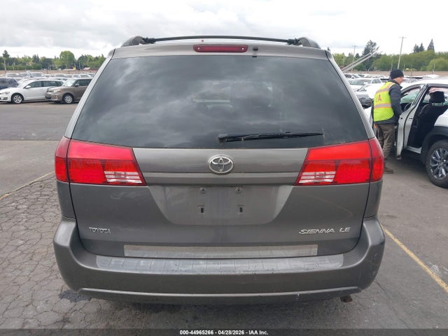Toyota Sienna Le