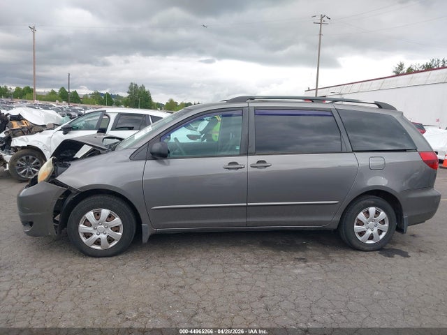 Toyota Sienna Le