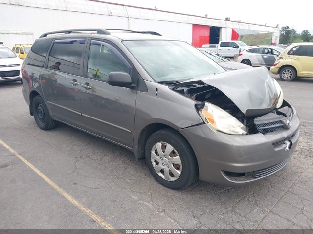 Salvage Toyota Sienna Image