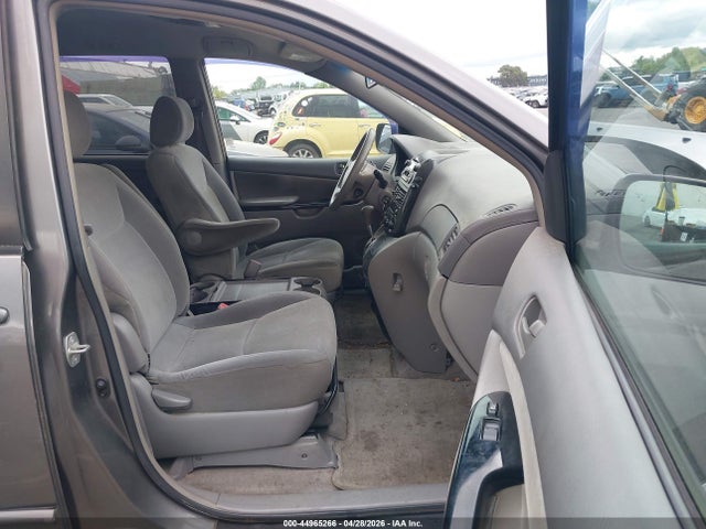 Toyota Sienna Le