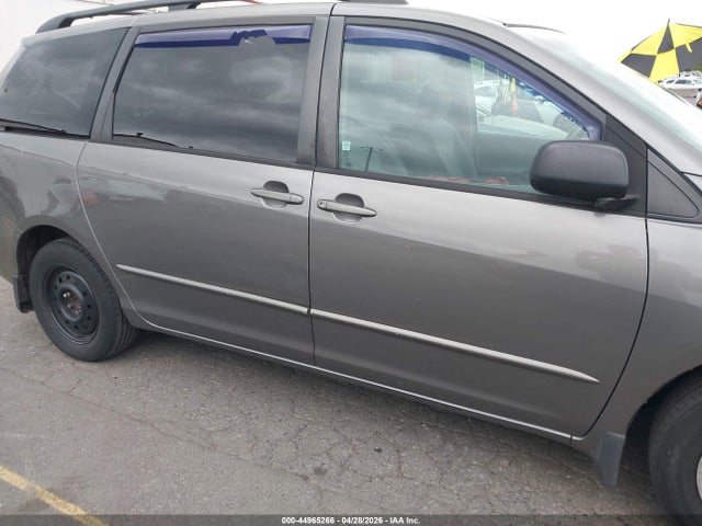 Toyota Sienna Le