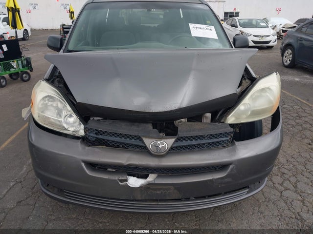 Toyota Sienna Le