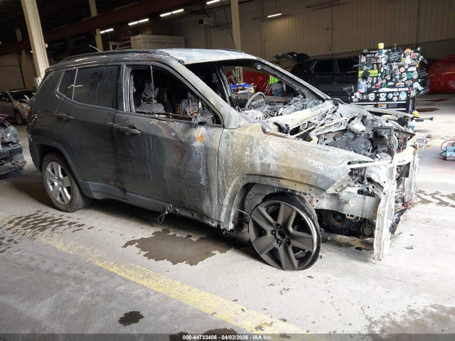 Salvage Jeep Compass Image