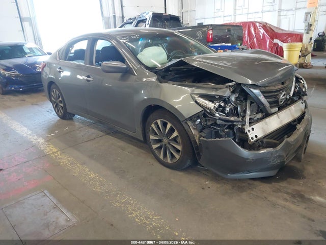 Salvage Nissan Altima Image