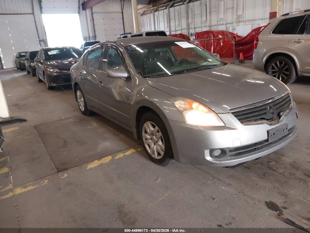 Salvage Nissan Altima Image