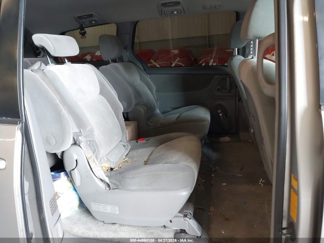 Toyota Sienna Le