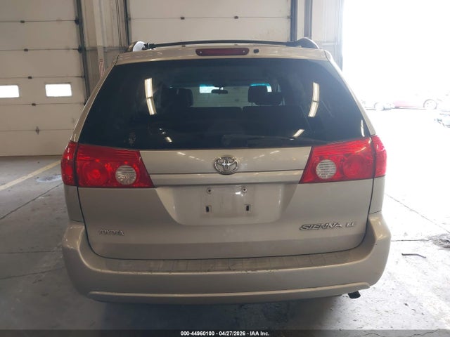 Toyota Sienna Le