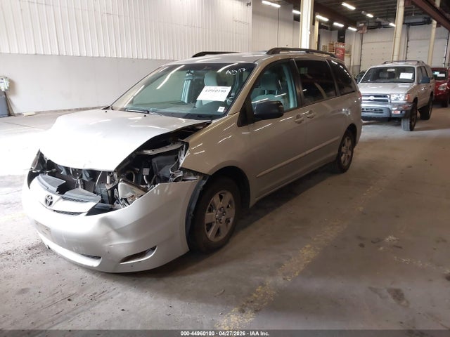 Toyota Sienna Le