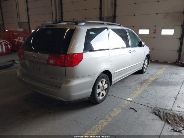 Toyota Sienna Le