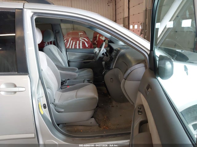 Toyota Sienna Le