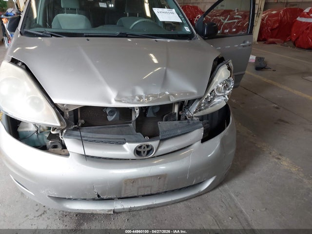 Toyota Sienna Le
