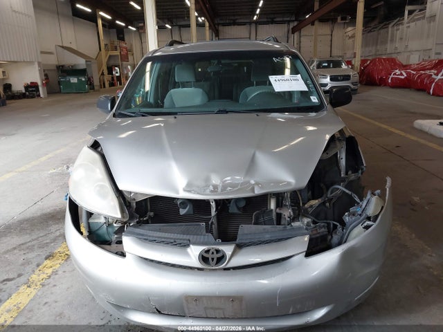 Toyota Sienna Le