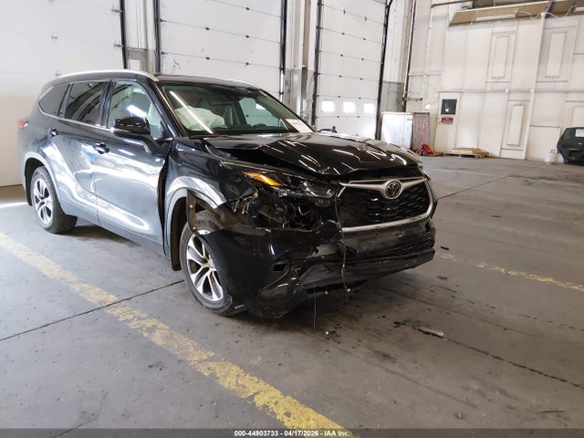 Salvage Toyota Highlander Image