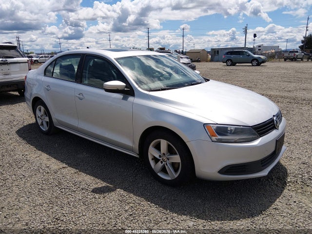Salvage Volkswagen Jetta Image