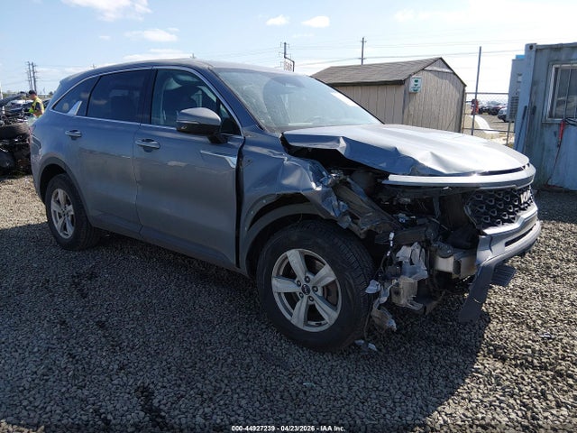 Salvage Kia Sorento Image