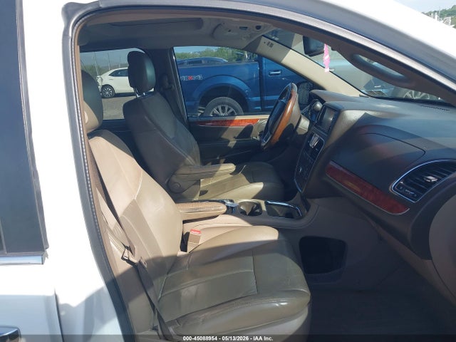 Chrysler Town & Country Limited Platinum