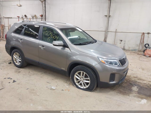 Salvage Kia Sorento Image