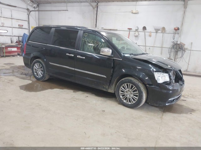 Salvage Chrysler Town & Country Image