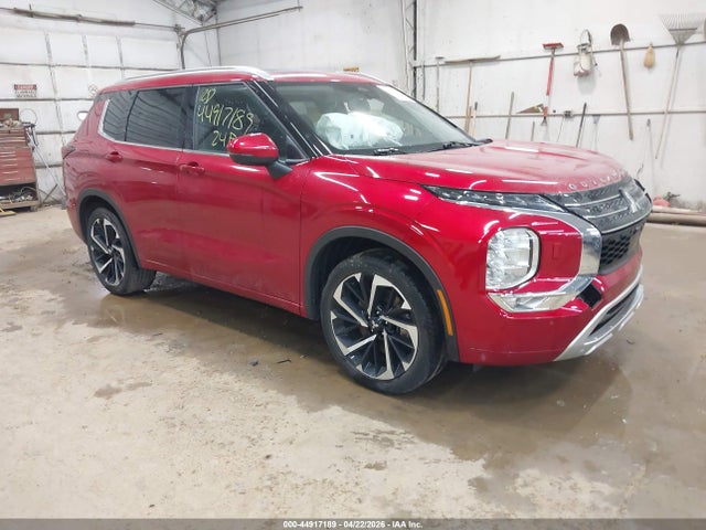 Salvage Mitsubishi Outlander Image