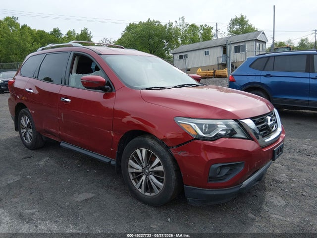 Salvage Nissan Pathfinder Image